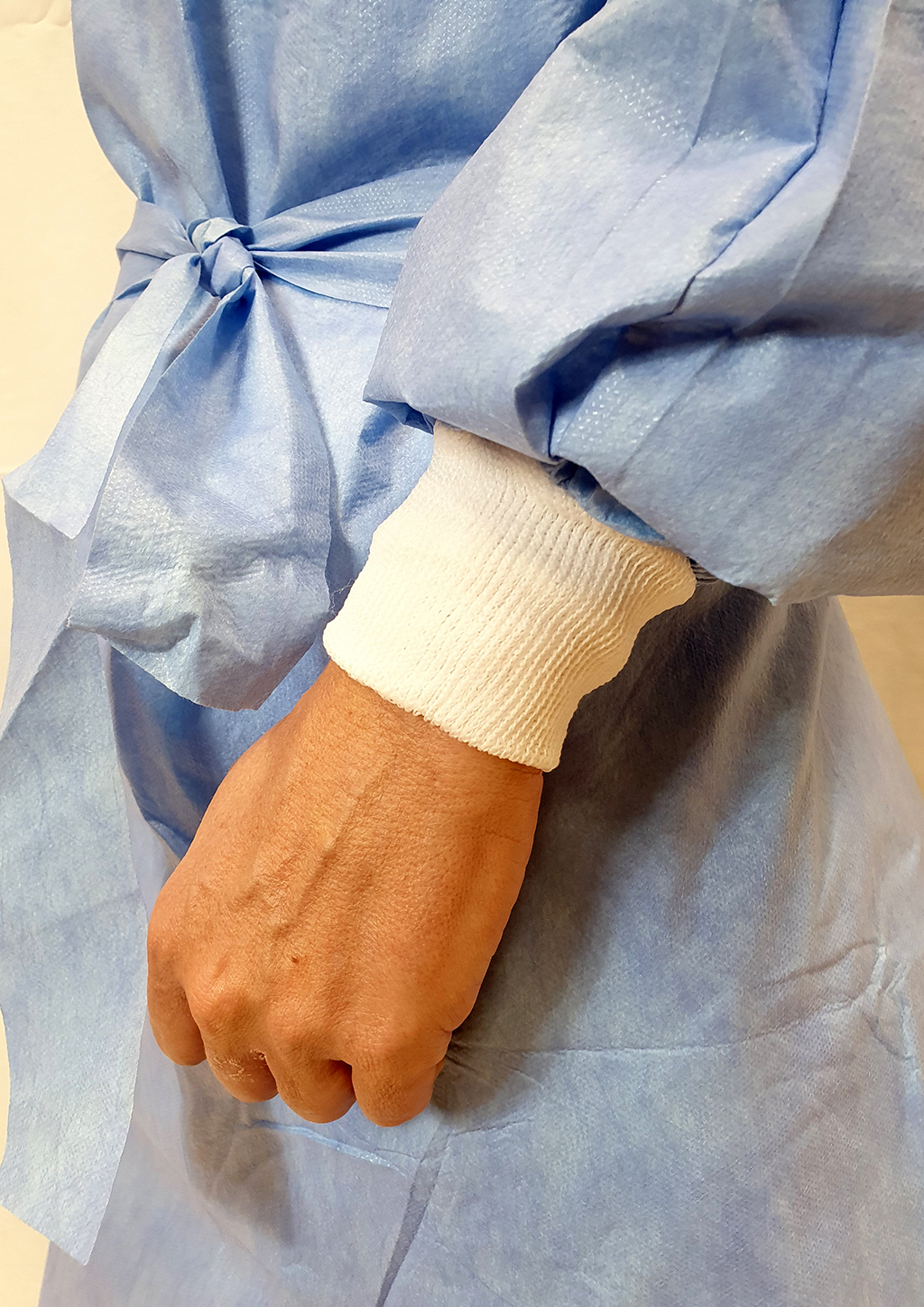 Bata de protección quirúrgica laminada impermeable AMET 55gr caja de 80 unidades - Imagen 6