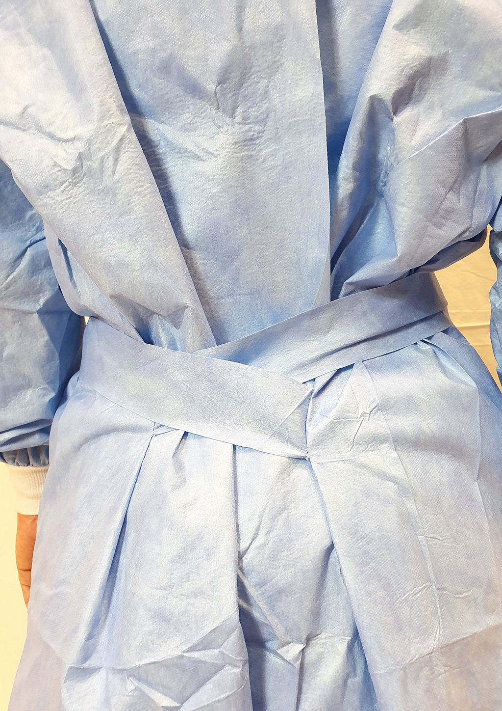 Bata de protección quirúrgica laminada impermeable AMET 55gr caja de 80 unidades - Imagen 9