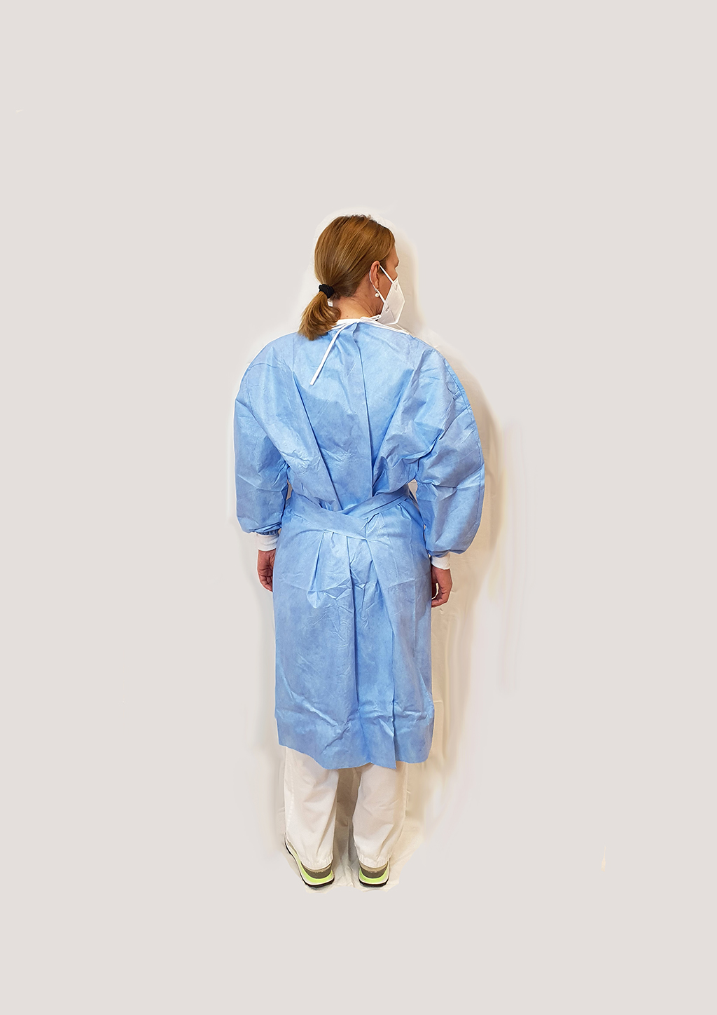 Bata de protección quirúrgica laminada impermeable AMET 55gr caja de 80 unidades - Imagen 11