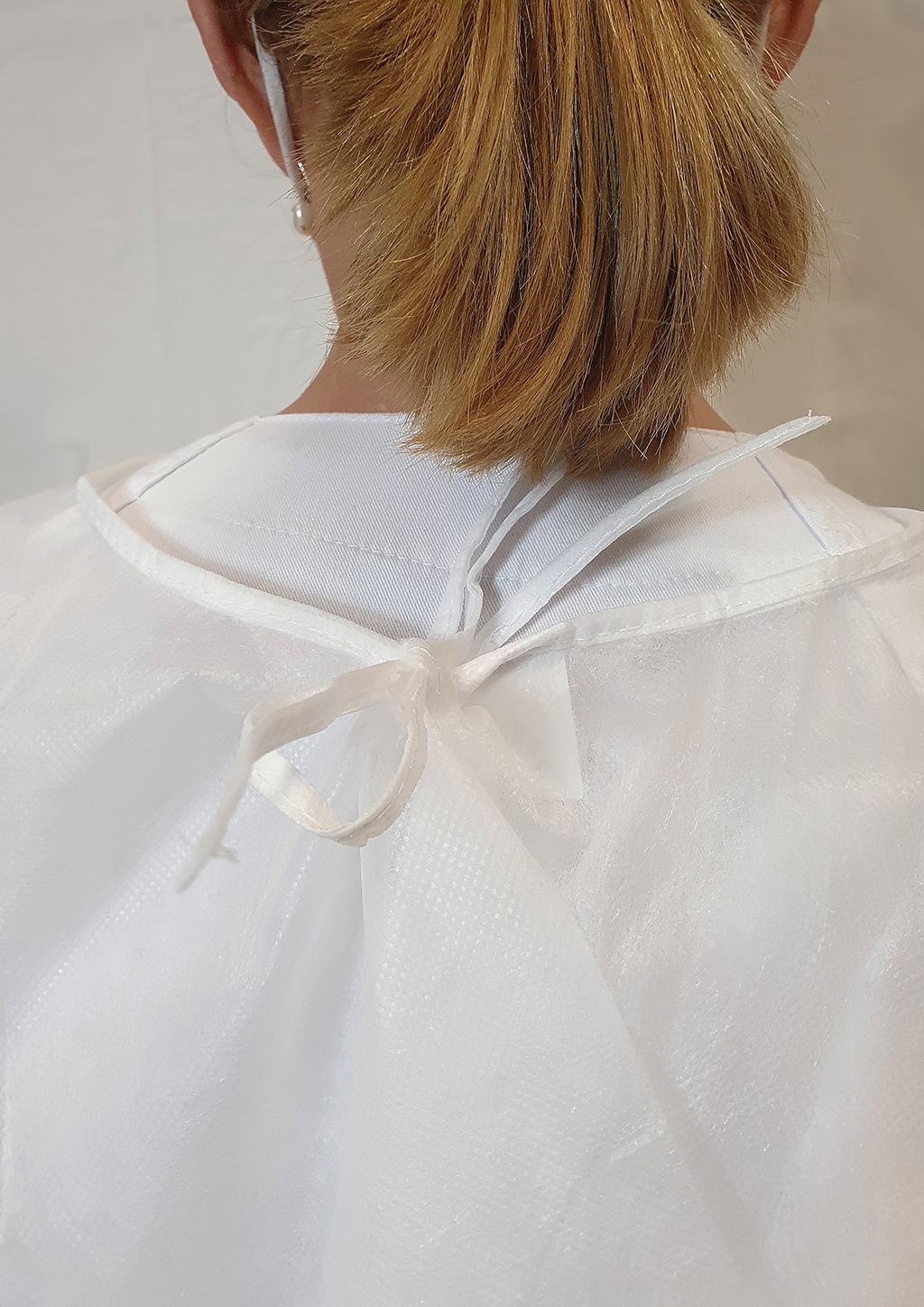 Bata de protección sanitaria de polipropileno AMET 20gr caja de 125 unidades - Imagen 5