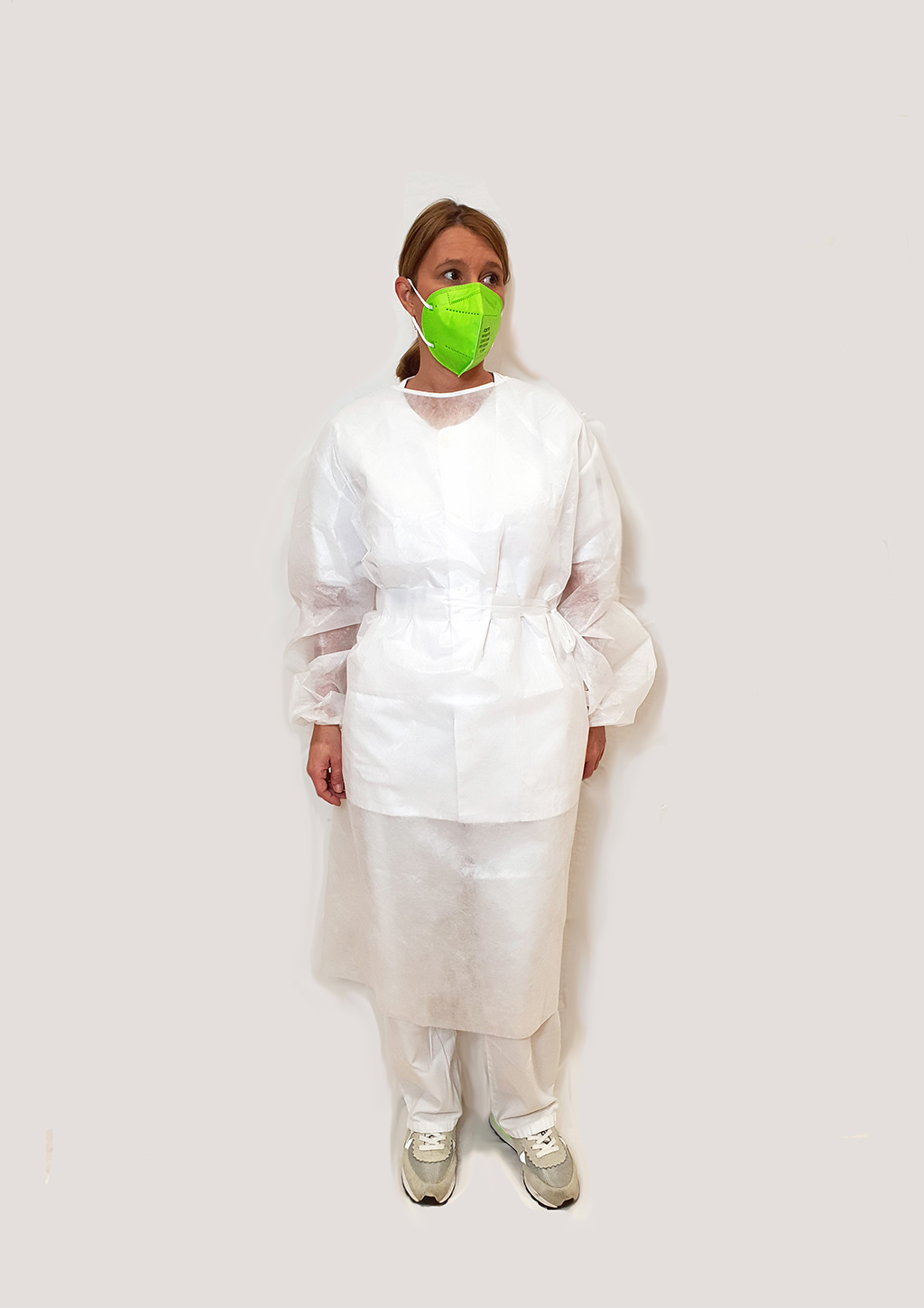 Bata de protección sanitaria de polipropileno AMET 20gr caja de 125 unidades - Imagen 7