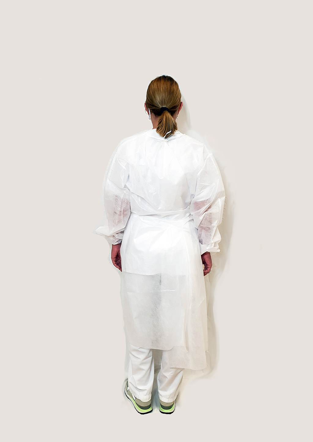 Bata de protección sanitaria de polipropileno AMET 20gr caja de 125 unidades - Imagen 3